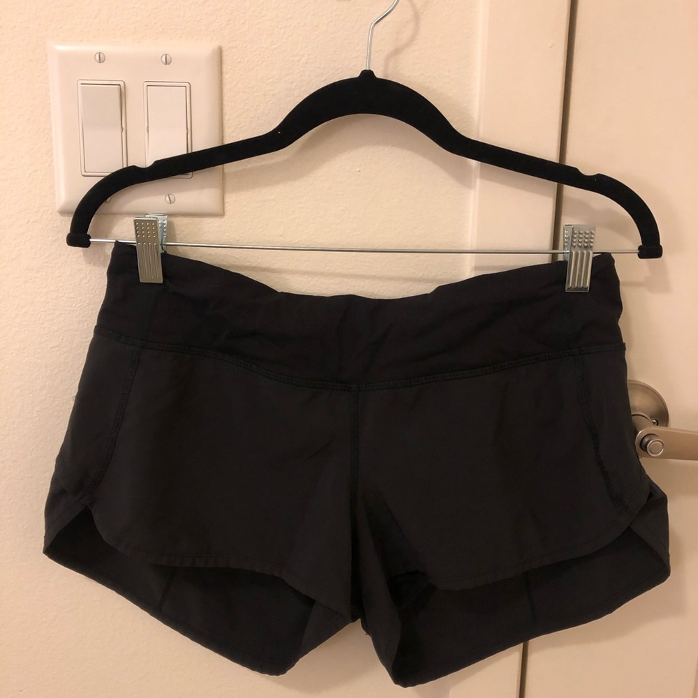 black lululemon shorts